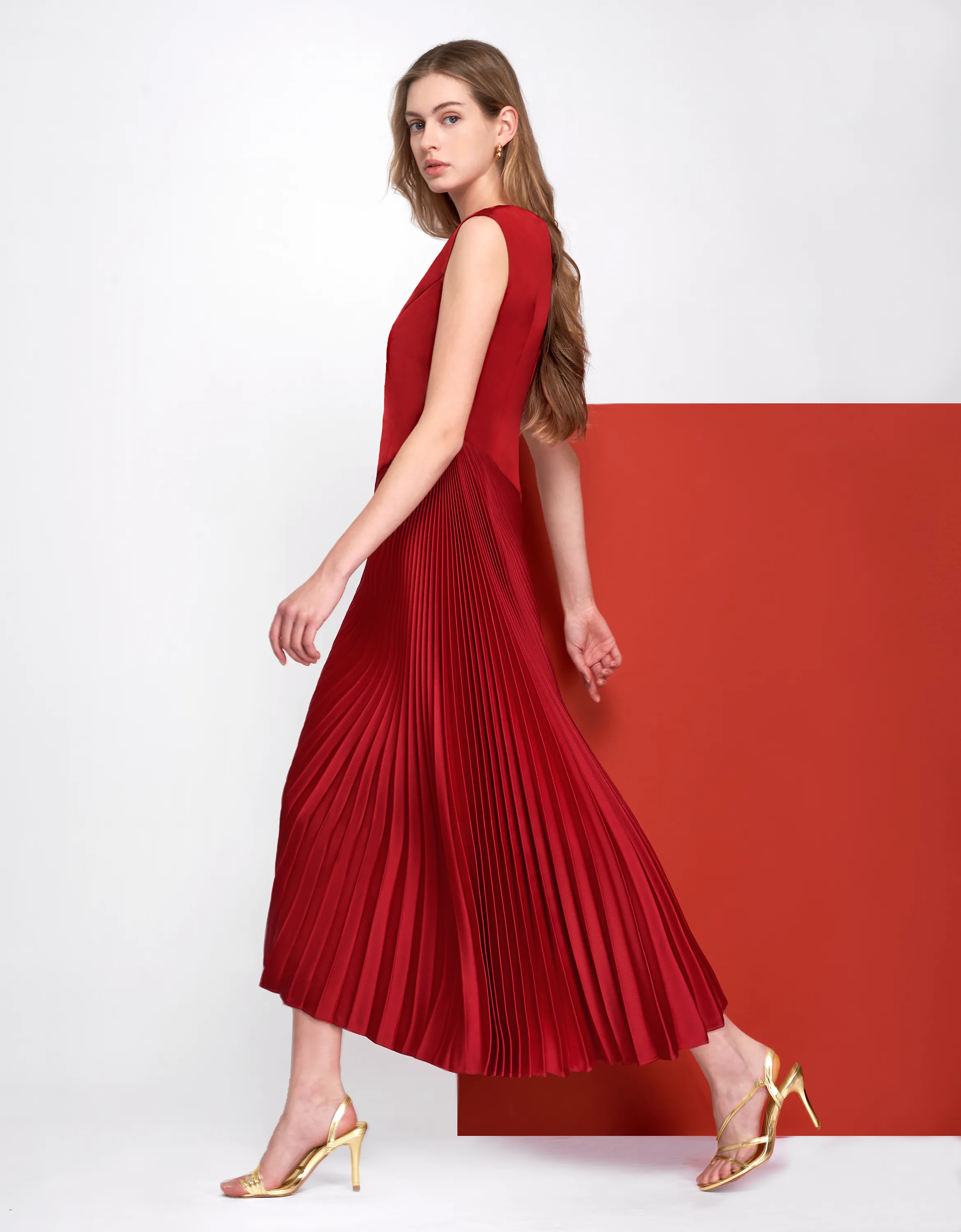 Asymmetric Pleated Hem Midi Dress