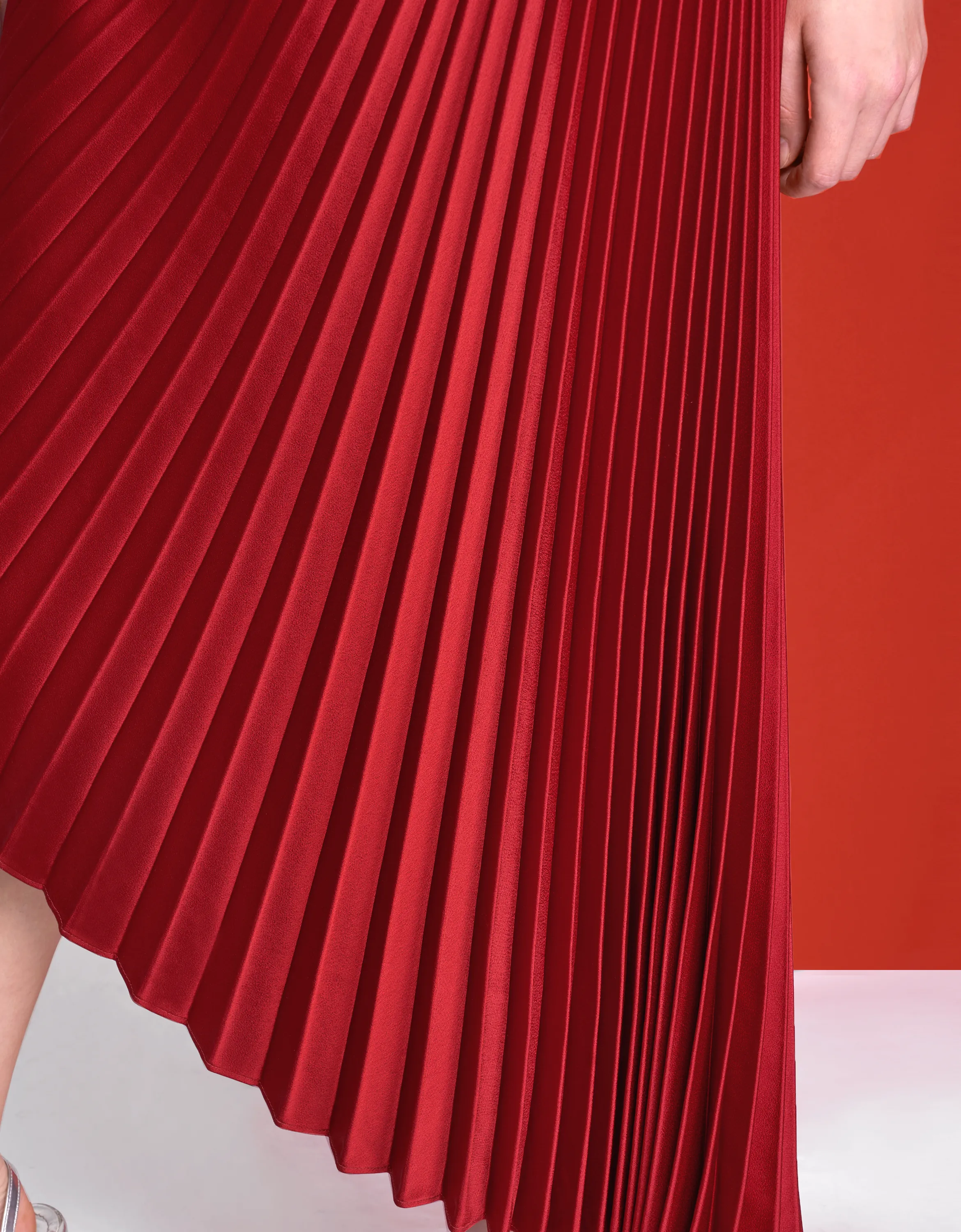 Asymmetric Pleated Hem Midi Dress