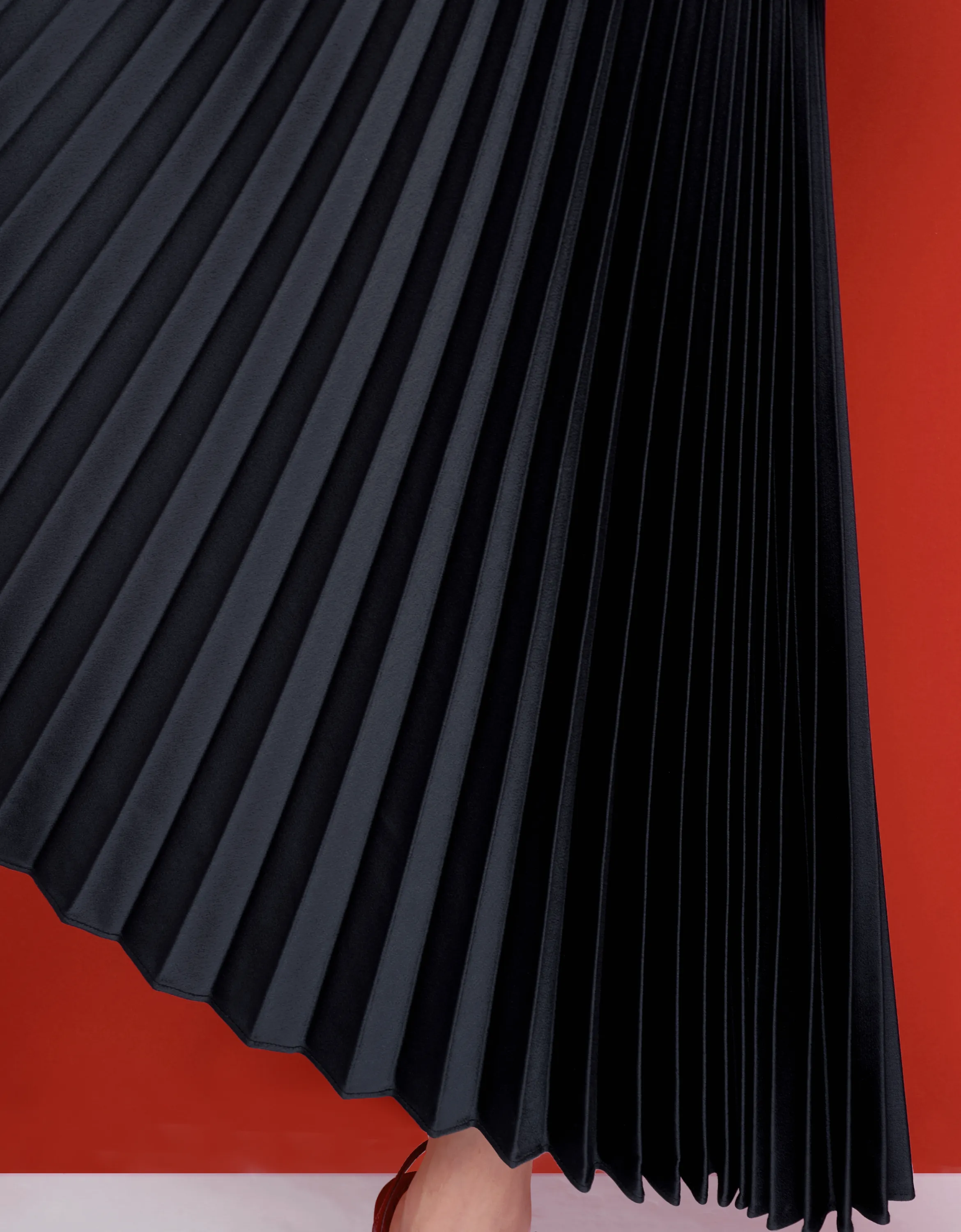 Asymmetric Pleated Hem Midi Dress