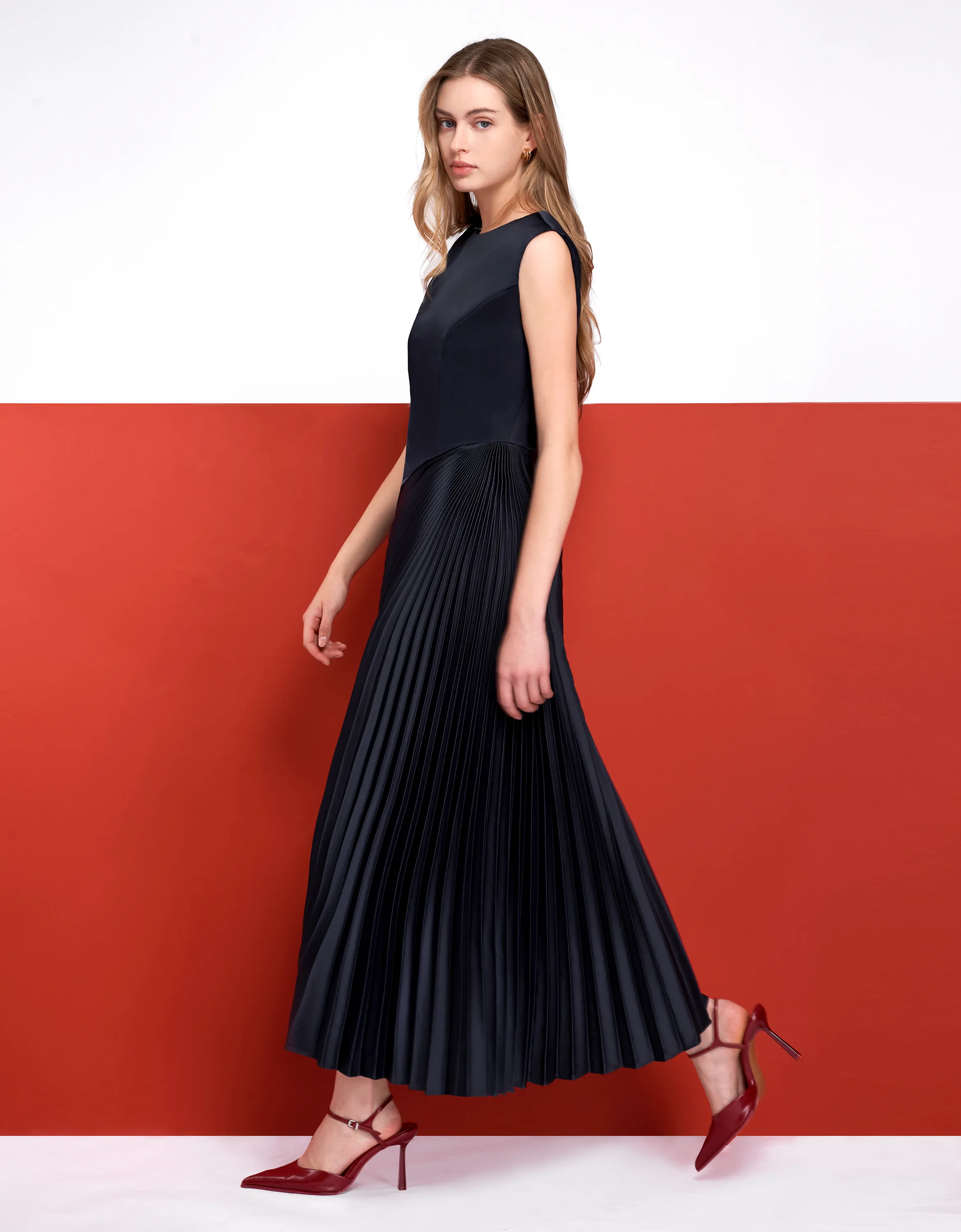 Asymmetric Pleated Hem Midi Dress